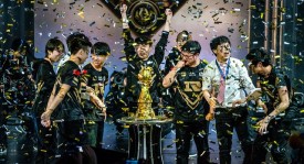 当前版本偏好中野节奏型英雄，如打野盲僧与中单阿狸